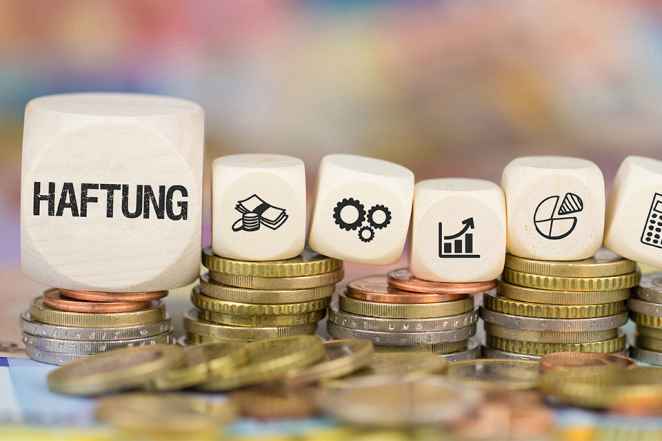 Foto: Würfeln mit Aufschrift und Zeichen